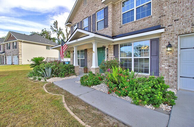 Building Photo - 290 Nashview Trail