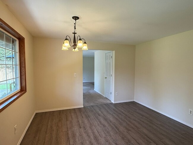 Building Photo - 3Bd/1.5Ba Kirkland House