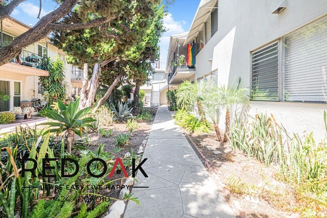 Building Photo - 1425 E Appleton St