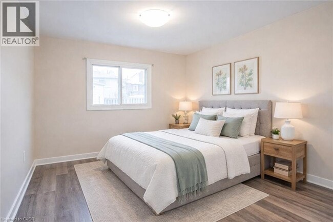 Building Photo - 66 Weir St S