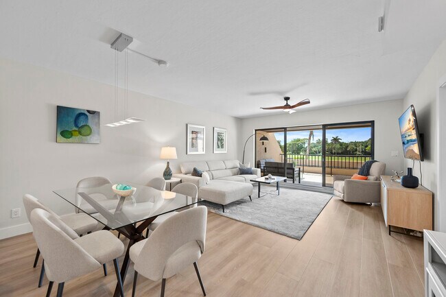 Foto del edificio - 6360 Pelican Bay Blvd