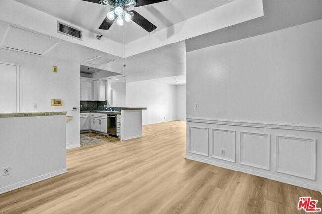 Foto del edificio - 2222 Beachwood Dr