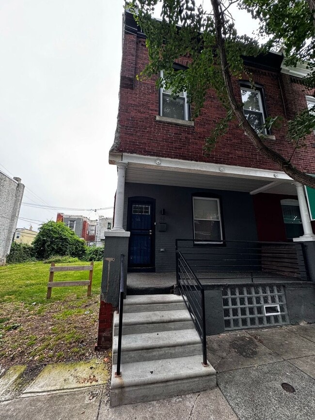 Building Photo - 31 S Salford St
