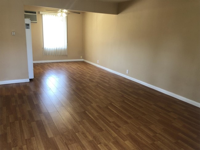 Building Photo - 410 S Sierra Madre Blvd