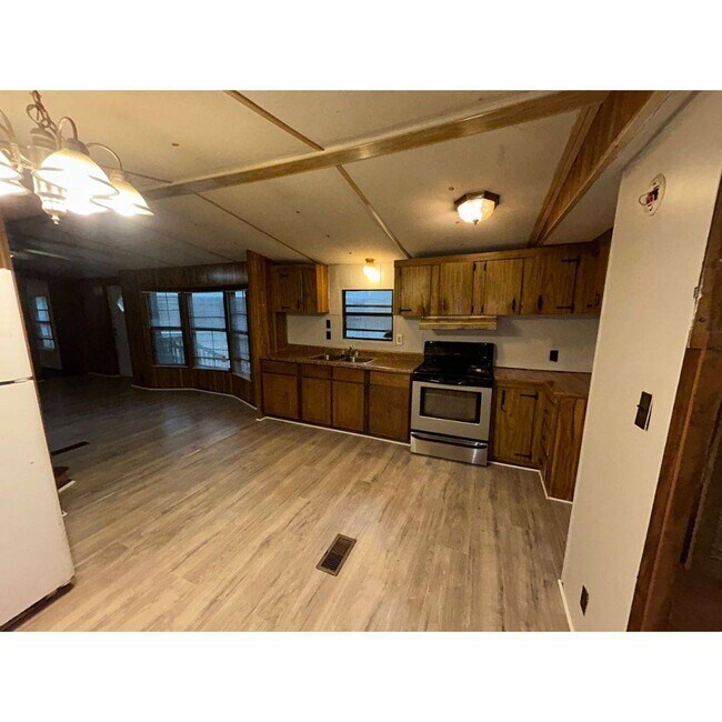 Building Photo - 4502 E Old Marion Hwy