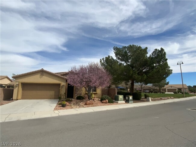 Building Photo - 4936 Semifonte Dr