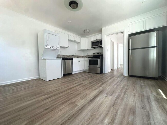 Foto del edificio - 1556 S Beverly Glen Blvd