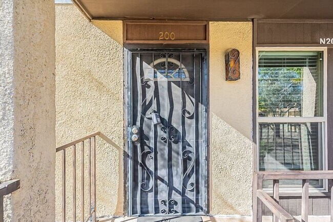 Foto del edificio - Spacious Upper-Level Retreat Minutes from TMC & St. Joseph’s