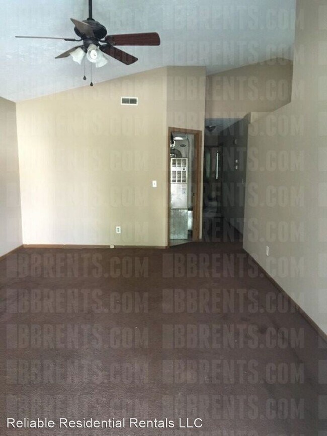 Building Photo - 3 br, 2 bath House - 2001 Monarch Drive,