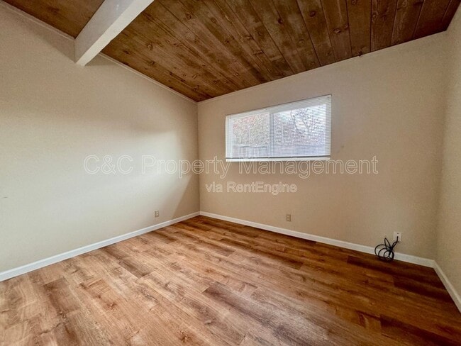 Building Photo - 3055 Redwood Dr