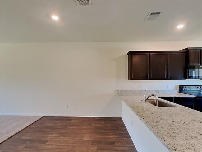 Building Photo - 105 Pettigrew Ct