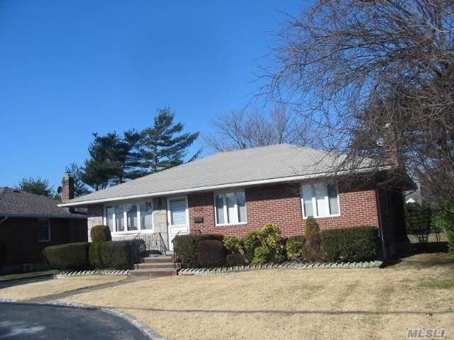 Primary Photo - 1719 Front St