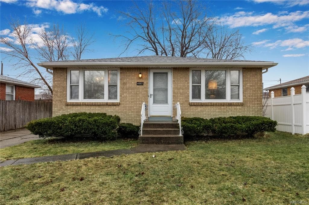 Brick Rancg - Amherst - 4867 N Bailey Ave