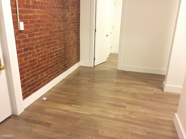 Building Photo - 2106 Regent Pl
