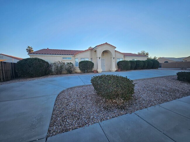 Foto del edificio - Fort Mohave! 3 Bedroom House. Large Garage