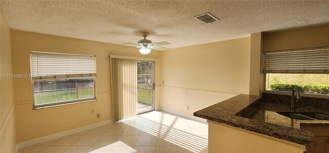 Foto del edificio - 2957 Oak Park Cir