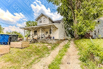 Building Photo - 815 W Memorial Dr