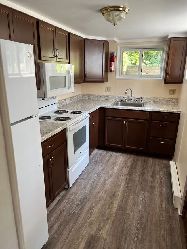 Building Photo - Totally New 3 bedroom