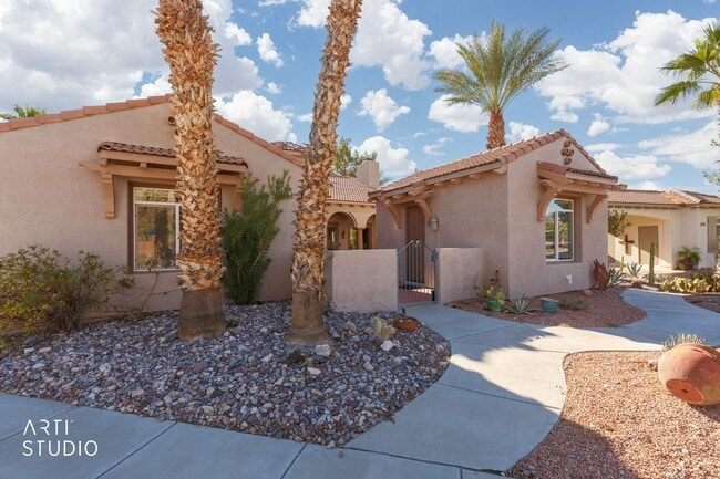 Building Photo - Beautiful home located in the gated commun...