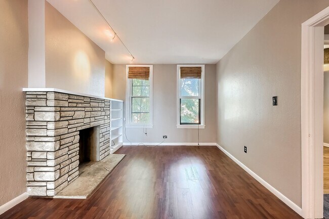 Building Photo - Unique 2BR Downtown Brick Rental – Bonus S...