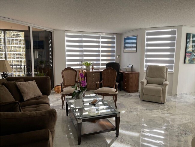 Foto del edificio - 1925 Brickell Ave