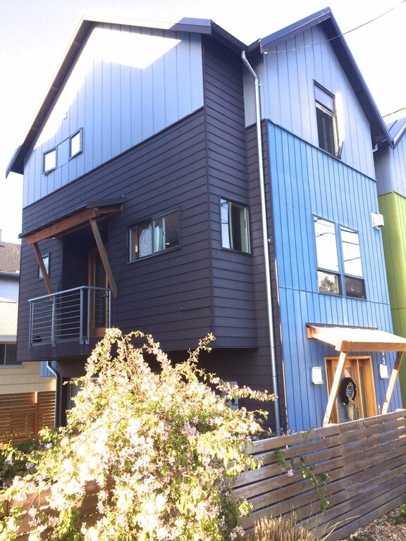 Building Photo - Admiral Townhome