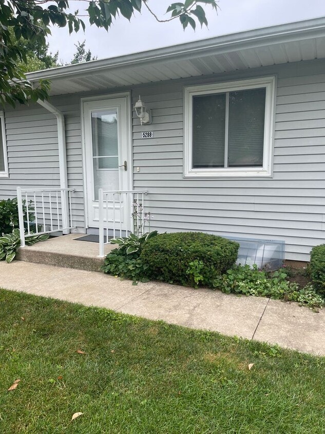 Primary Photo - Two Bedroom 55+ Condo in Kalamazoo