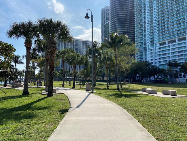 Foto del edificio - 1900 N Bayshore Dr