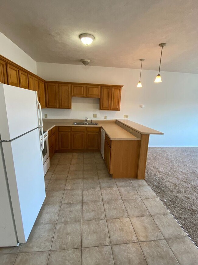 Building Photo - Beautiful 3 Bedroom, 2.5 Bathroom Condo