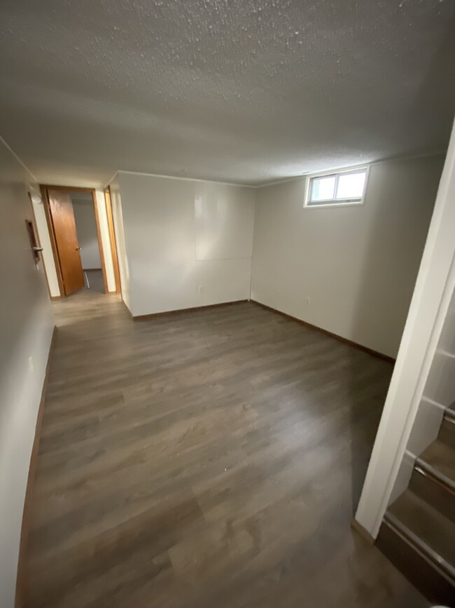 Foto del edificio - 615 E 5th St
