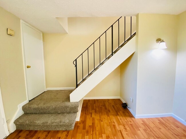 Building Photo - Condo Overlooking the American River!
