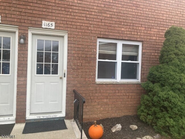 Foto del edificio - 1165A Valley Rd