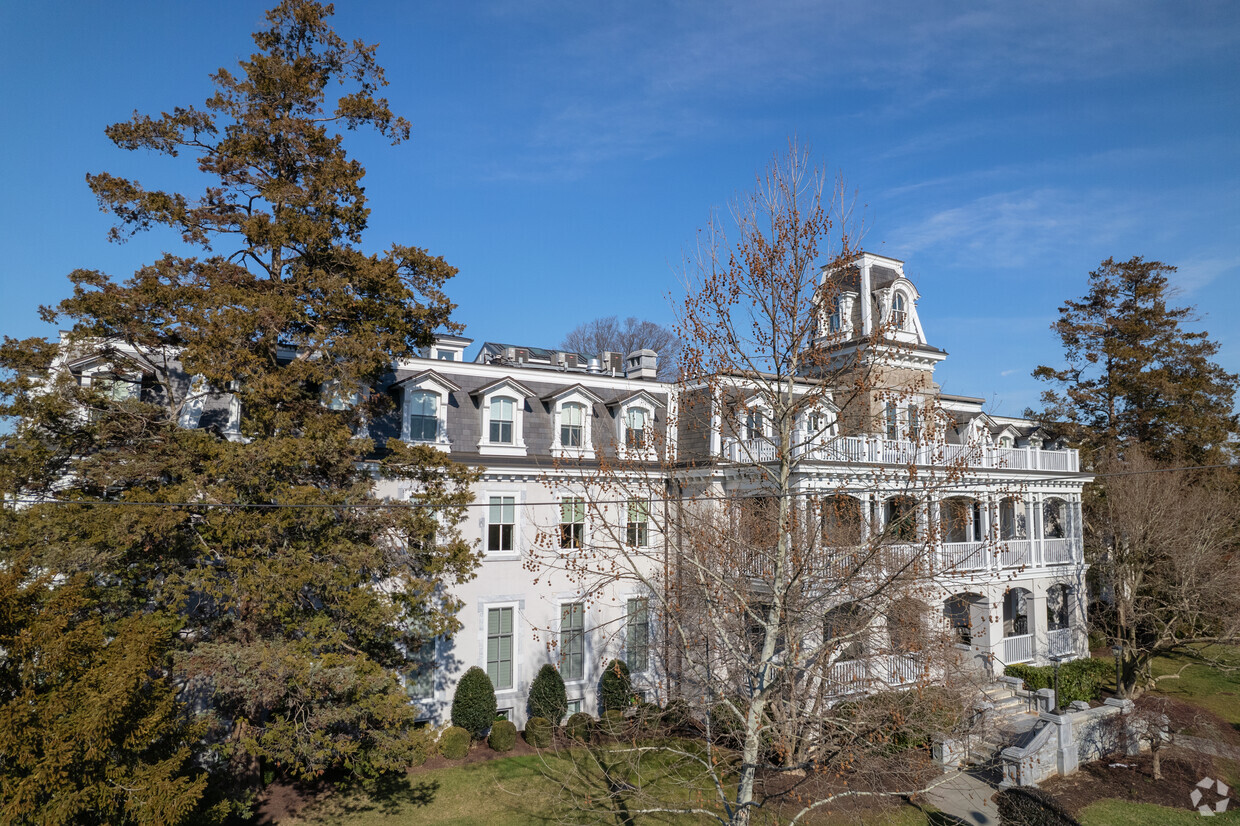 Primary Photo - Louella Mansion