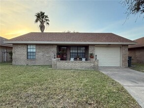 Building Photo - 15 Wisteria Dr