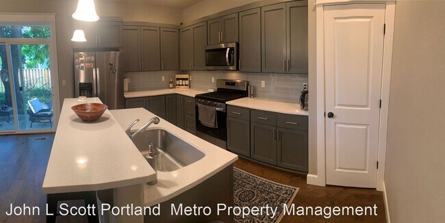 Building Photo - 4 br, 2.5 bath House - 5811 SE Morris Street