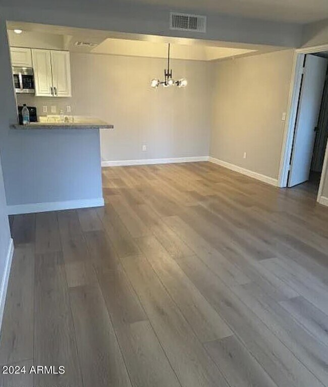 Foto del edificio - 10610 S 48th St