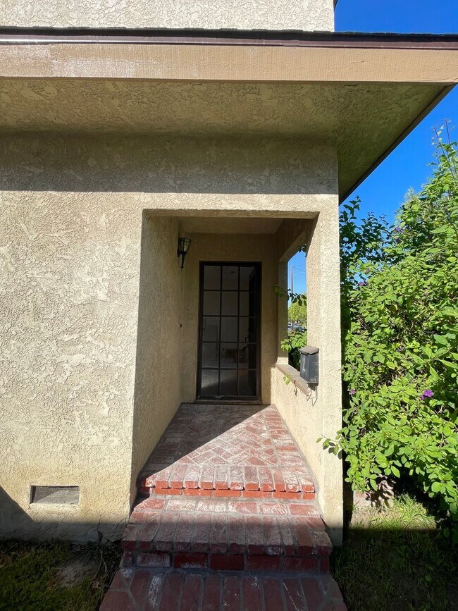 Foto del edificio - 4292 Howard Ave