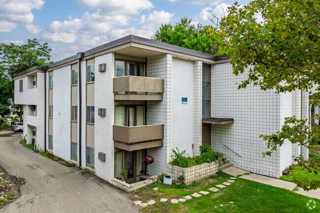 Foto del edificio - 323 Packard St