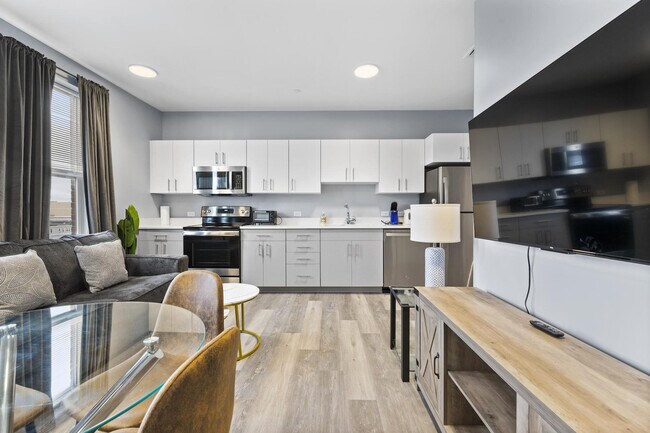 Building Photo - 95 Broadway-SI ID1240392P