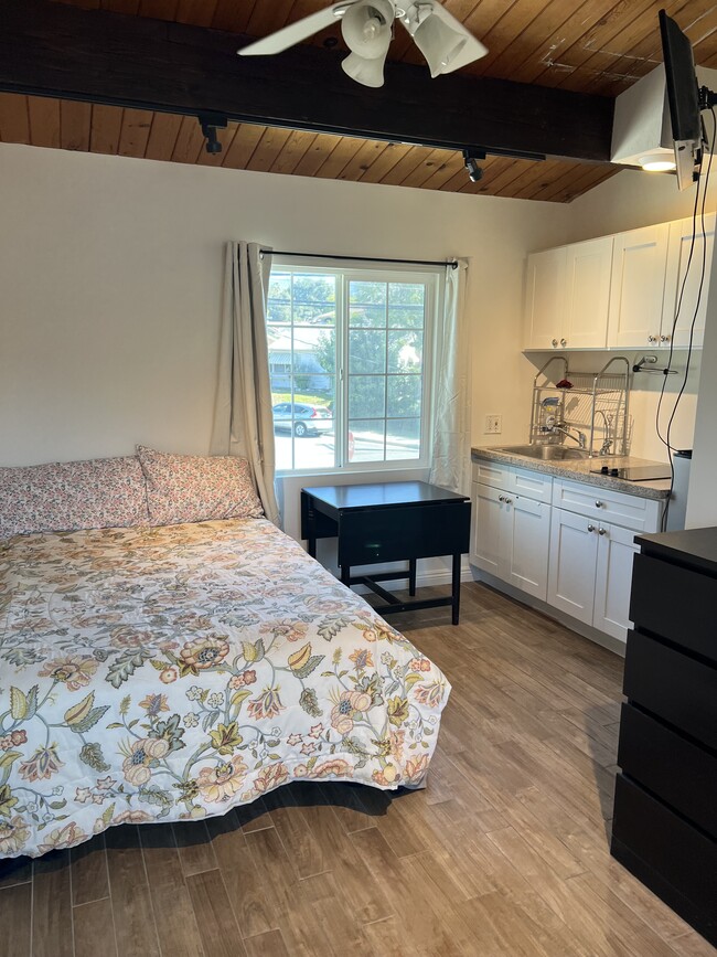 Building Photo - 3829 Rosemont Ave