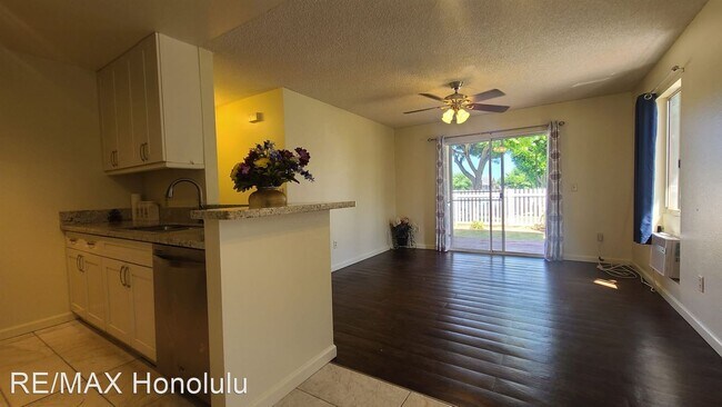 Foto del edificio - 2 br, 1.5 bath House - 94-549 Lumiaina St ...