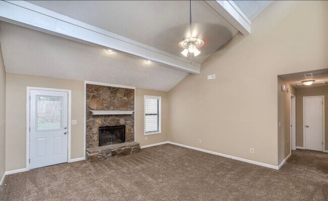 Building Photo - Well Maintained Ranch Close to Everything!