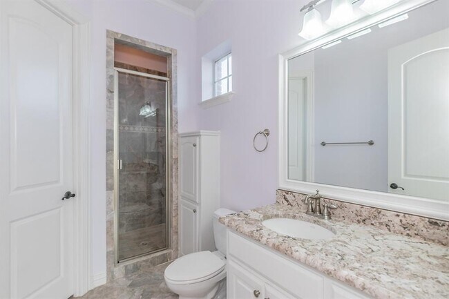 Building Photo - 1004 Drake Dr