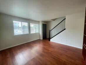 Building Photo - 1634 Cherry Ln