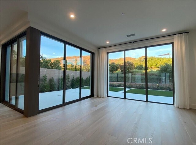 Building Photo - 148 Statura