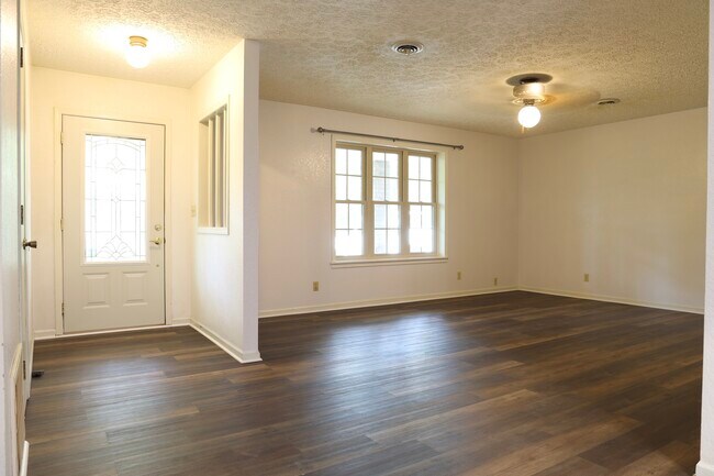 Building Photo - 16280 Hardwood Ln