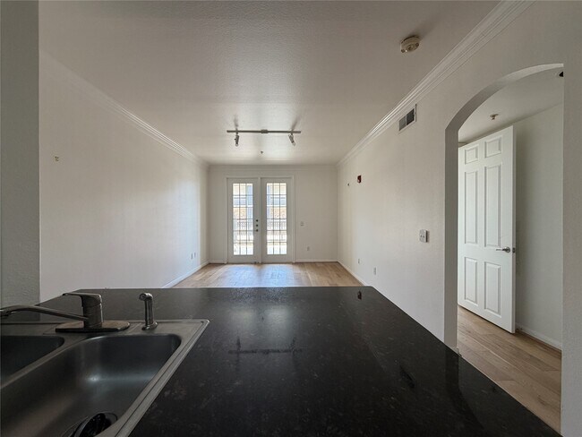 Foto del edificio - 7575 Kirby Dr