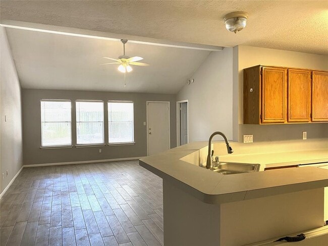 Foto del edificio - 9207 Walnut Glen Dr