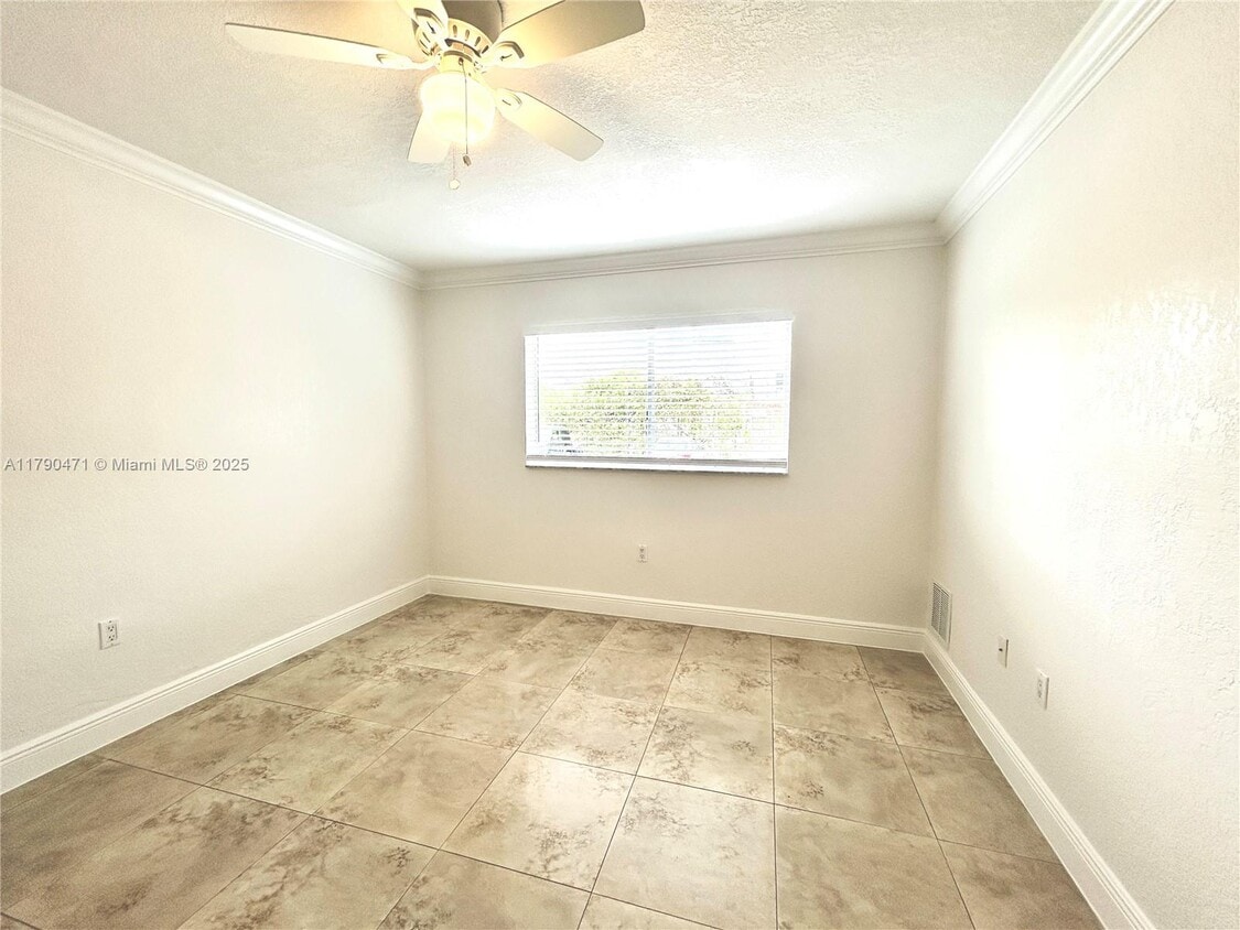 Foto principal - 445 SW 11th St