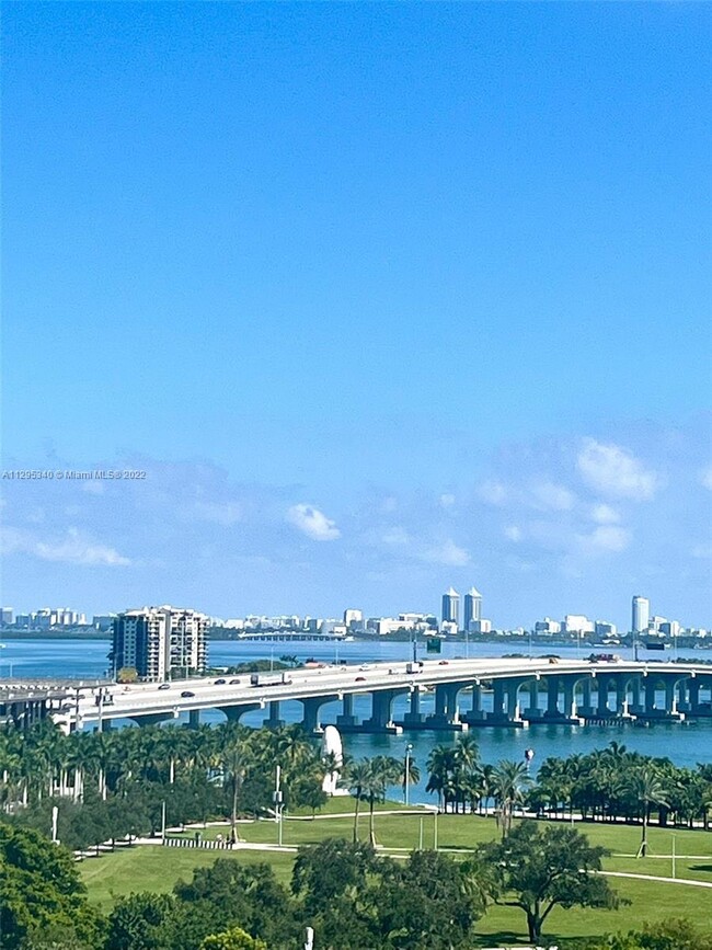 Foto del edificio - 888 Biscayne Blvd